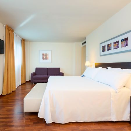 Port Feria Valencia Hotel Bagian luar foto