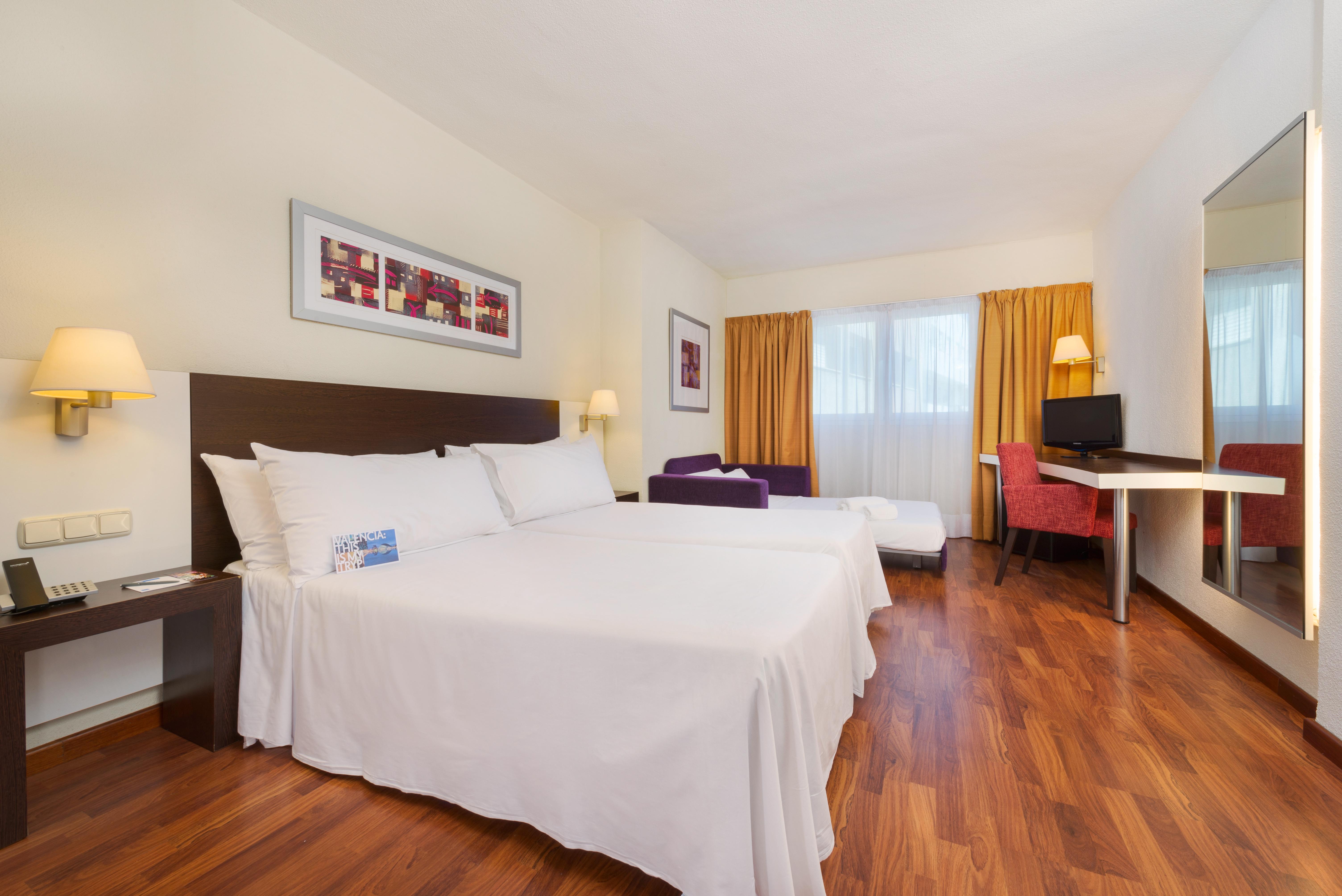 Port Feria Valencia Hotel Bagian luar foto
