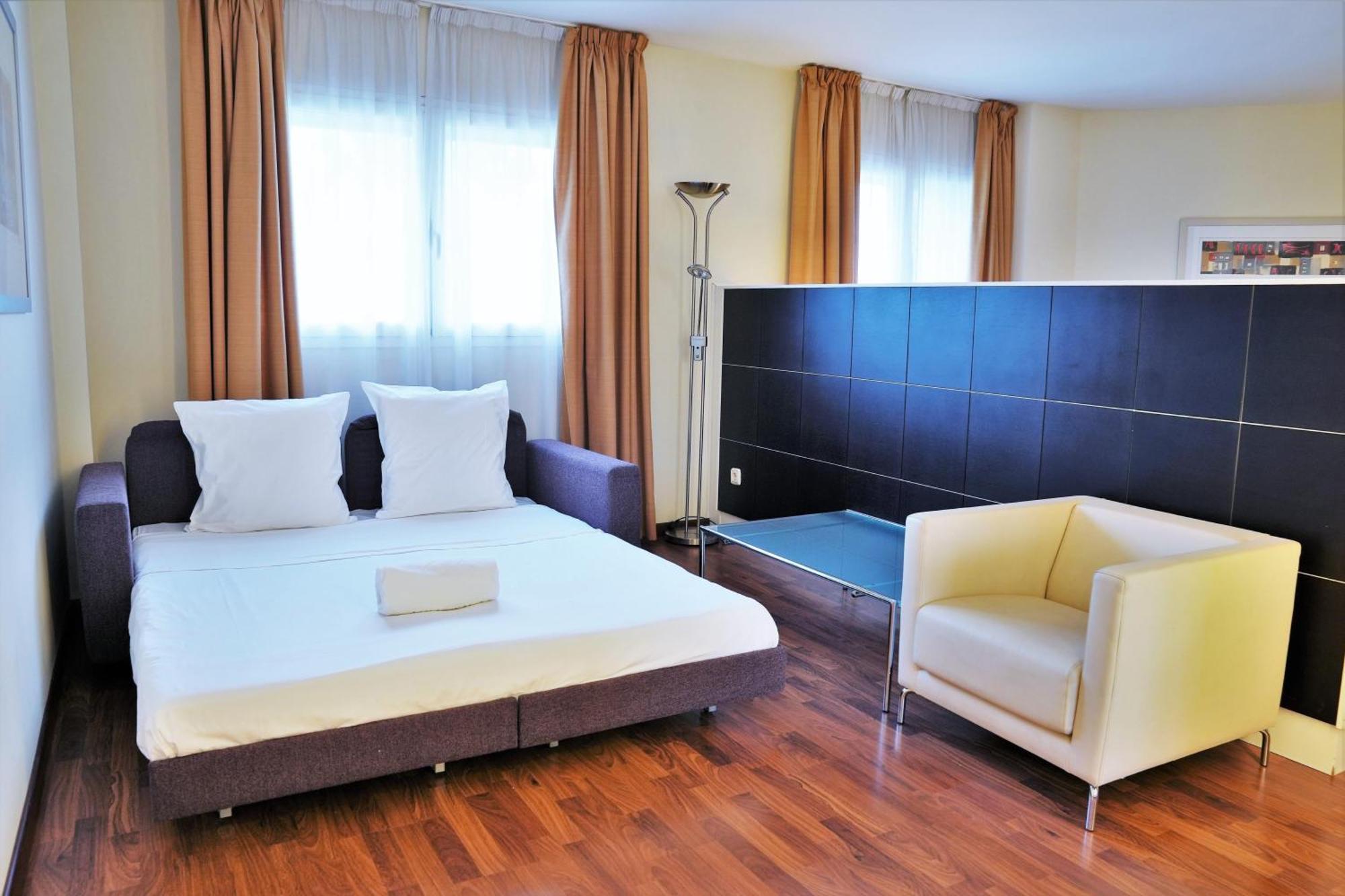 Port Feria Valencia Hotel Bagian luar foto