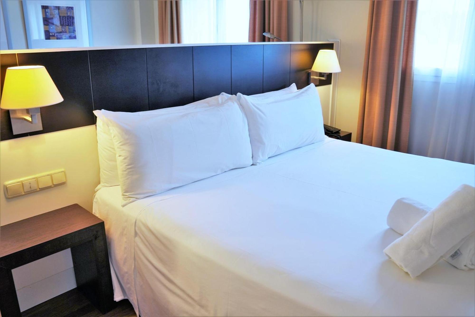 Port Feria Valencia Hotel Bagian luar foto