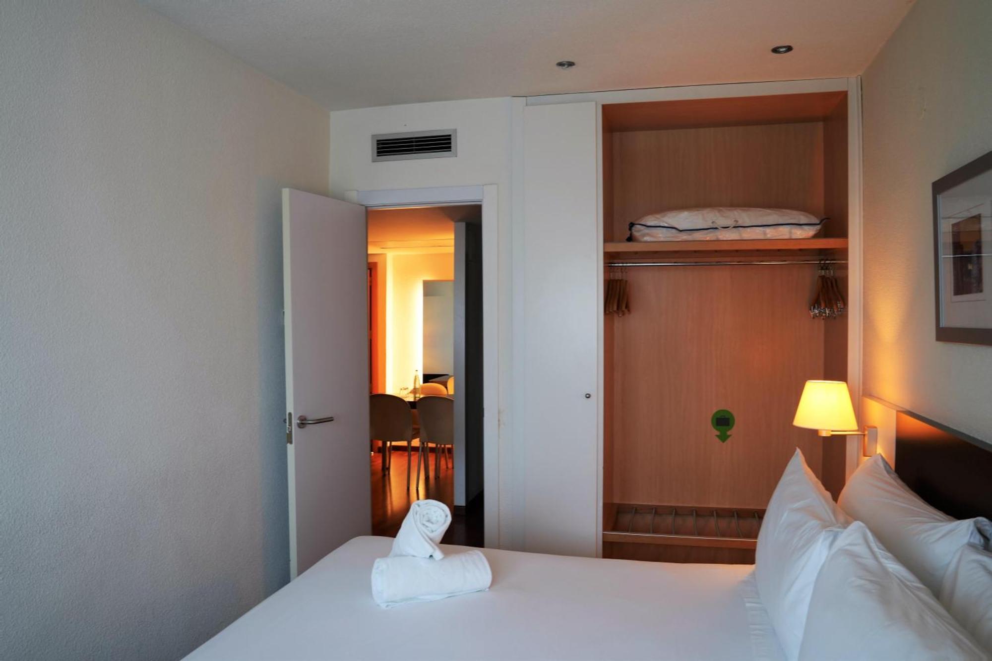 Port Feria Valencia Hotel Bagian luar foto