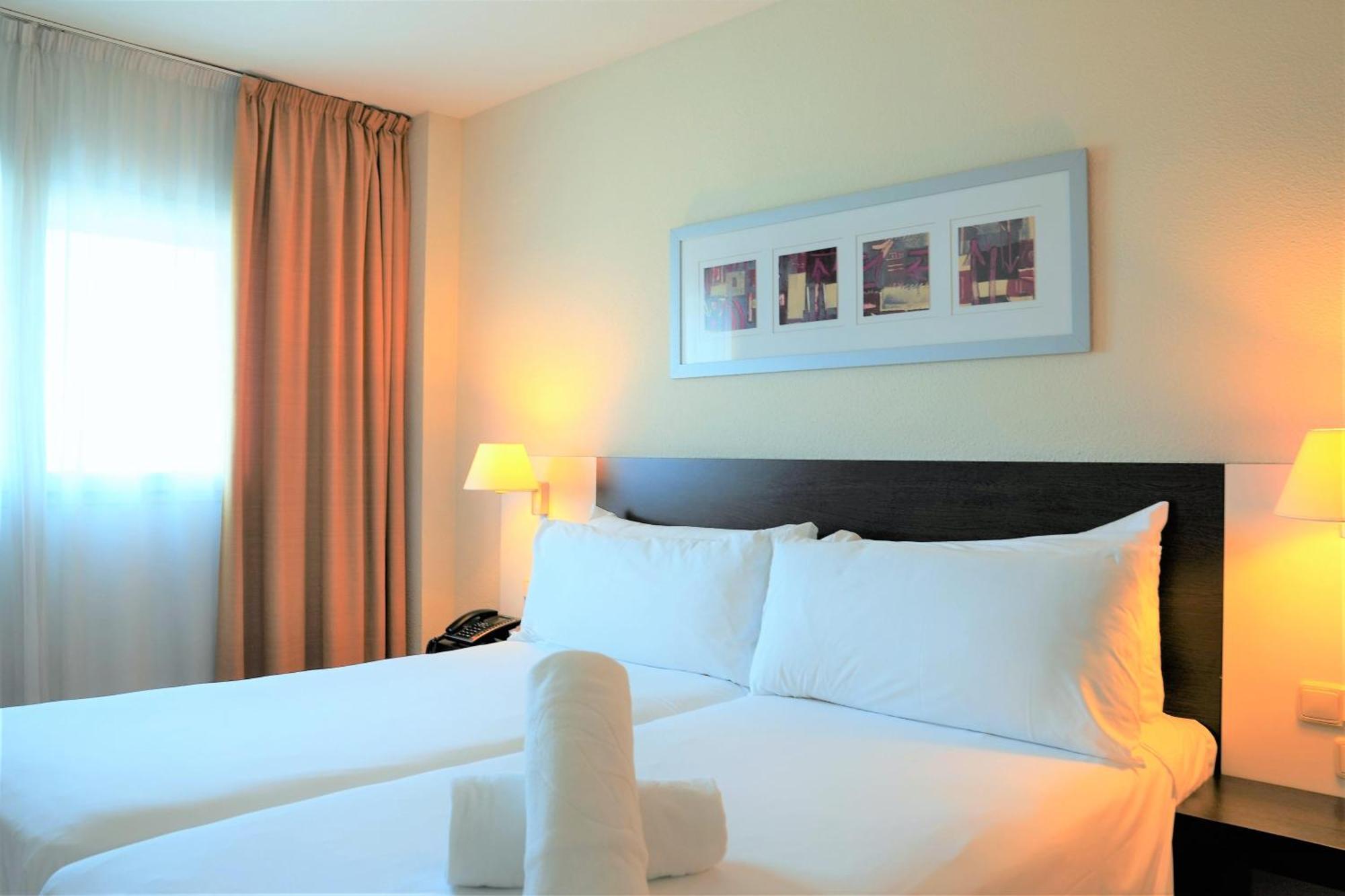 Port Feria Valencia Hotel Bagian luar foto